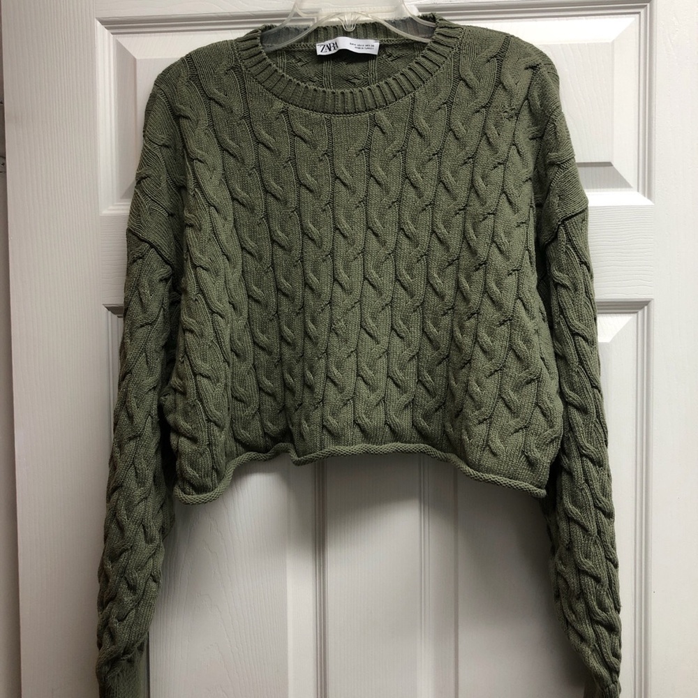 Zara Medium Olive Green Cable-Knit Cropped Crew Sweater